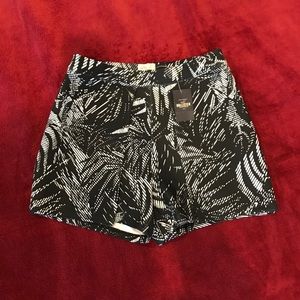 Hollister B/W Patterned Shorts XS